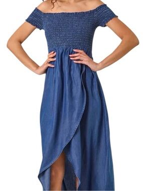Old Navy Blue Smocked Maxi Dress stock photo slightly different w front slit